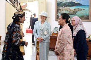 Ibu Negara Iriana Ajak Permaisuri Jepang Lihat Lukisan dan Pameran Batik Jawa Hokokai