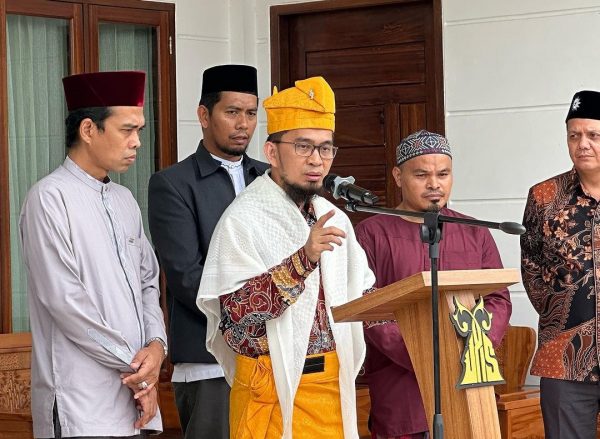 Ustad Adi Hidayat Kunjungi Ustad Abdul Somad, Netizen: Panutan bersatu..