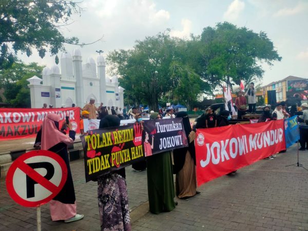 Aliansi Pemuda Indonesia Solo Raya Tuntut Jokowi Mundur dan Dukung Hak Angket DPR