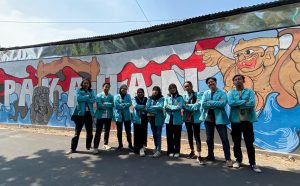 Tim KKN 132 UNS Buat Mural Profil Desa Pakahan Klaten