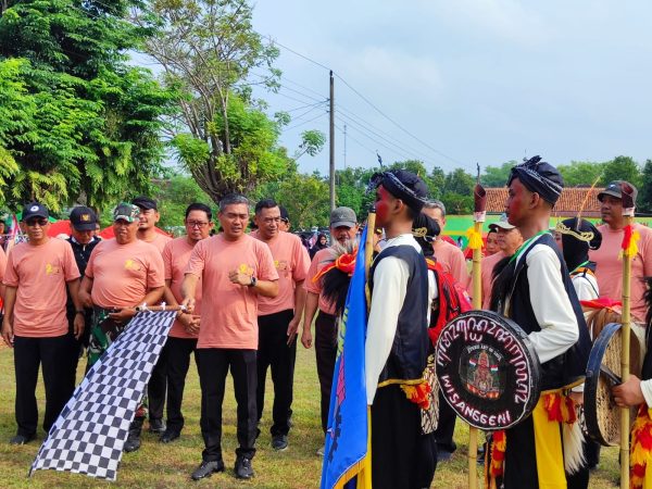 Pj. Bupati Karanganyar Lepas Pemberangkatan Napak Tilas Perjuangan Pahlawan Joko Songo